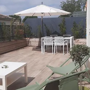 Appartement Avec Terrasse, Arles
