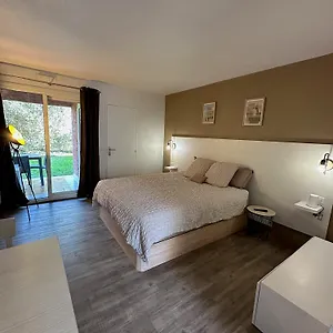 Appartement Nid Douillet Avec Terrasse Au Calme, Arles